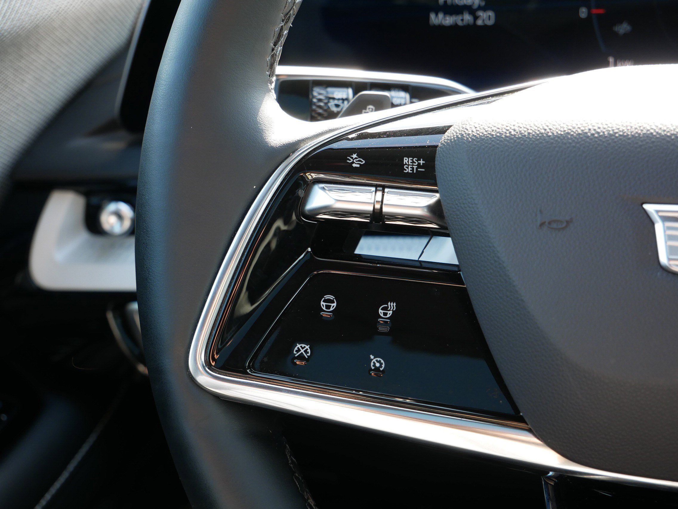 Certified 2025 Cadillac Optiq Sport 2 w/ LPO, Floor Liner Package image 27