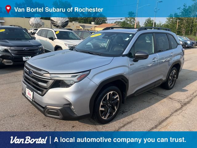 Used 2025 Subaru Forester Limited AWD/4WD image 1
