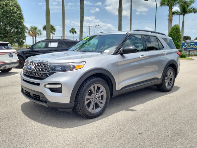 Certified 2022 Ford Explorer XLT w/ Equipment Group 202A RWD image 3