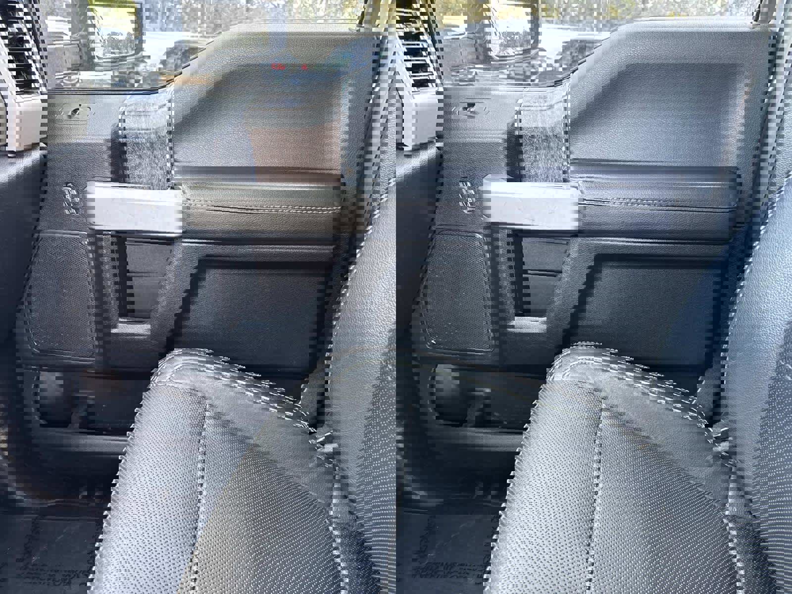 Used 2018 Ford F250 Lariat w/ Chrome Package image 22