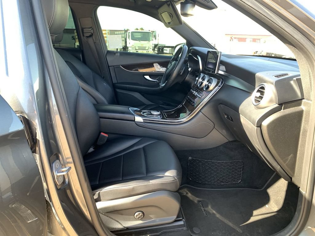 Used 2018 Mercedes-Benz GLC 300 4MATIC image 26
