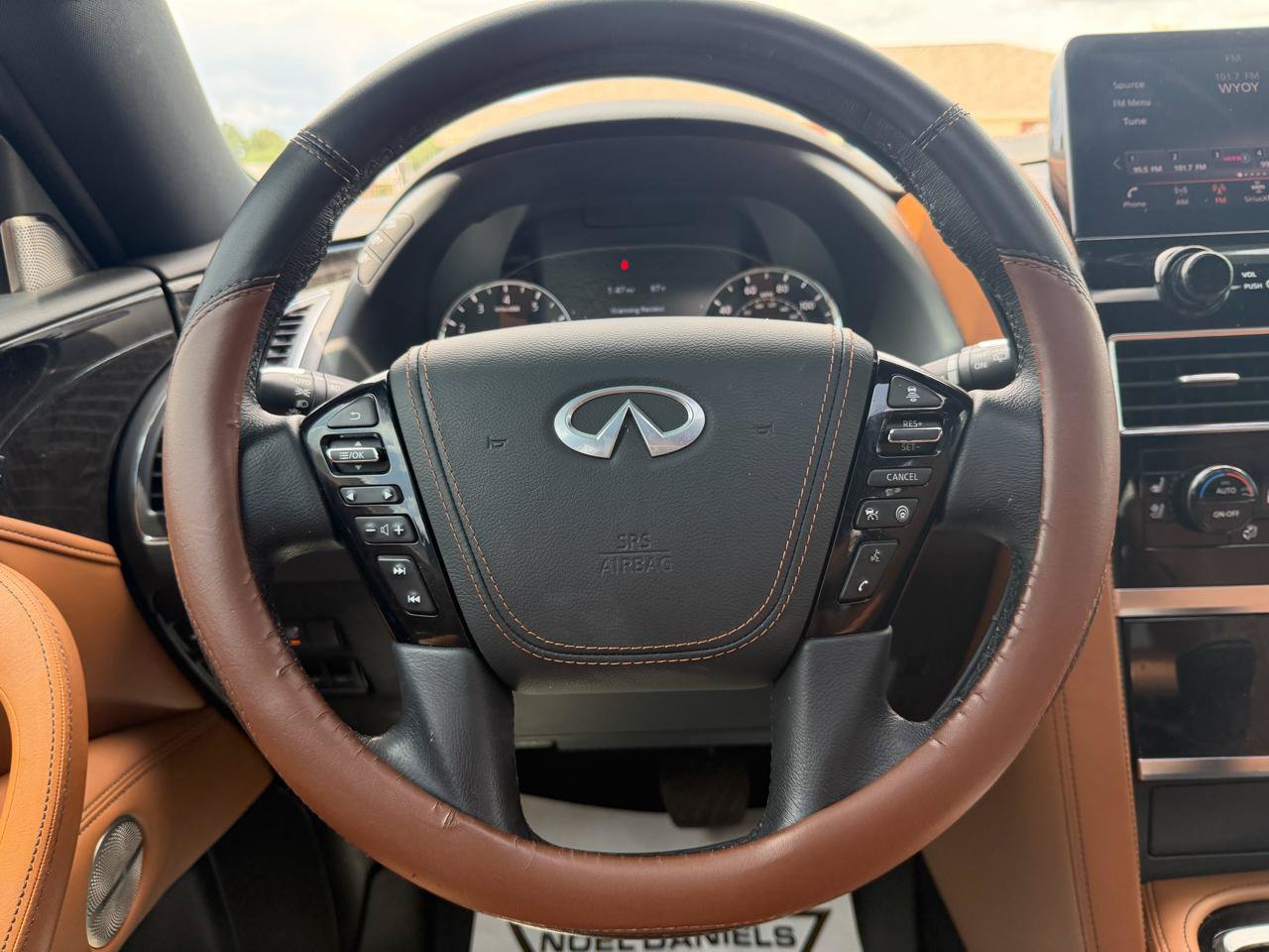 Used 2024 INFINITI QX80 Sensory w/ Cargo Package AWD/4WD image 17