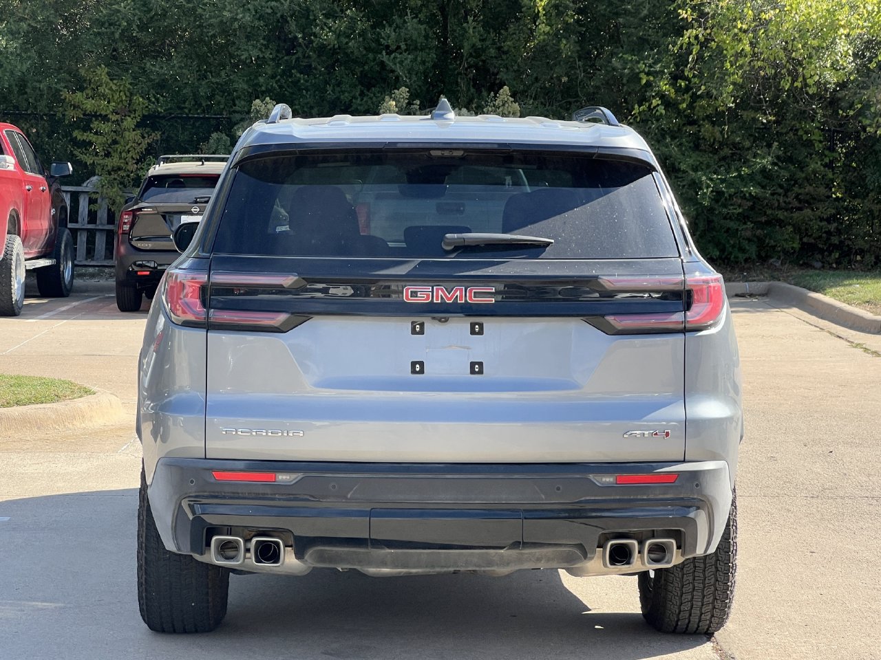 Used 2026 GMC Acadia AT4 w/ Luxury Package AWD/4WD image 4