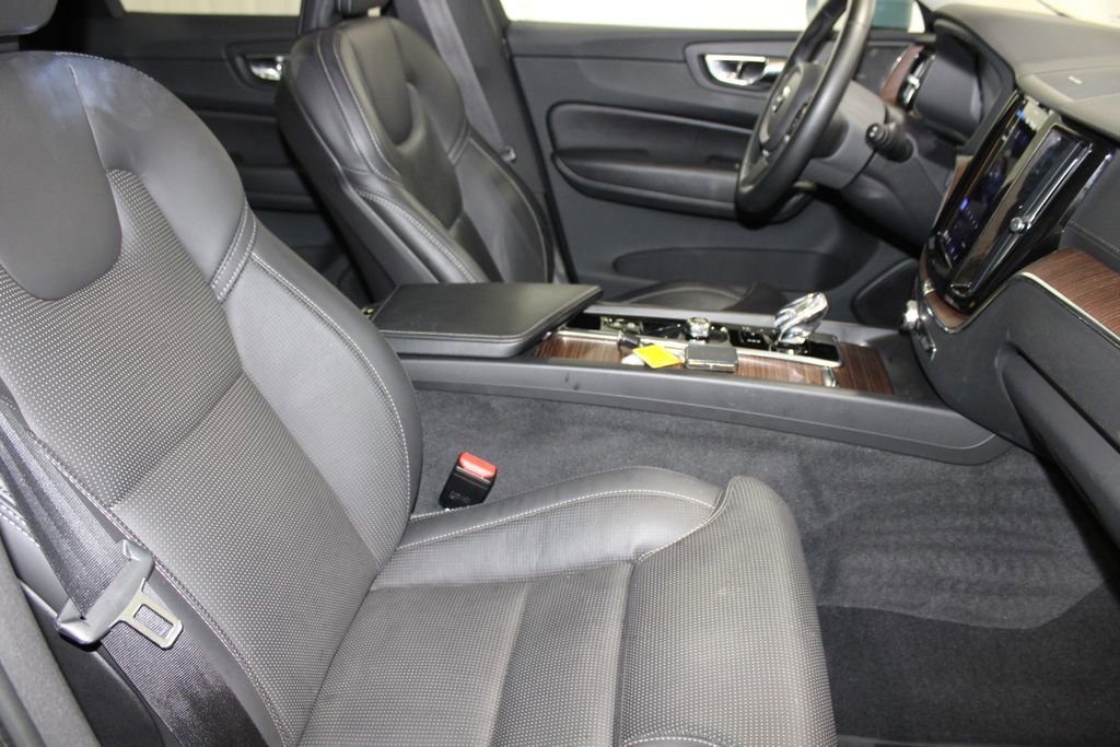 Used 2023 Volvo XC60 B6 Ultimate image 19