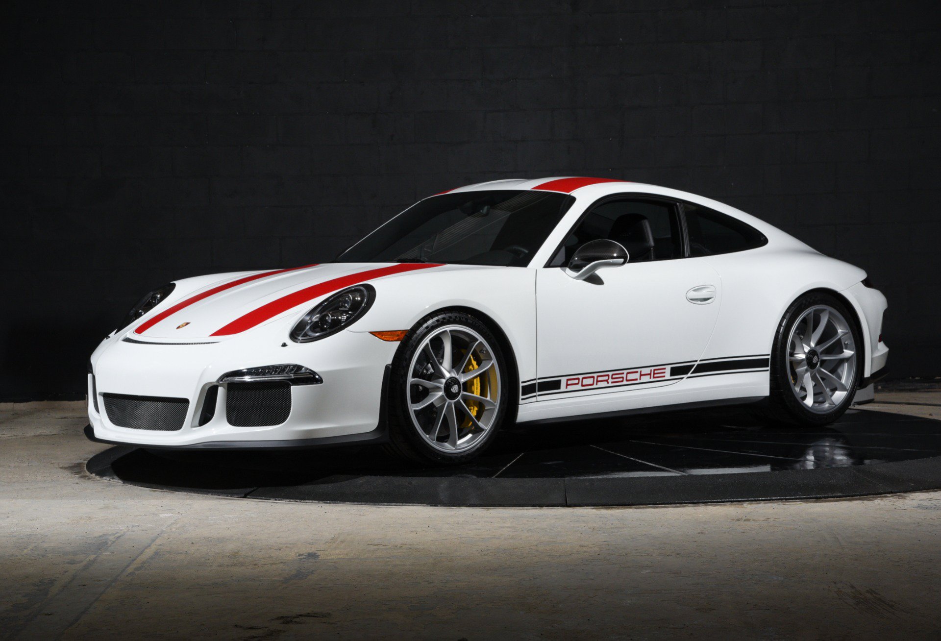 Used 2016 Porsche 911 R RWD image 8