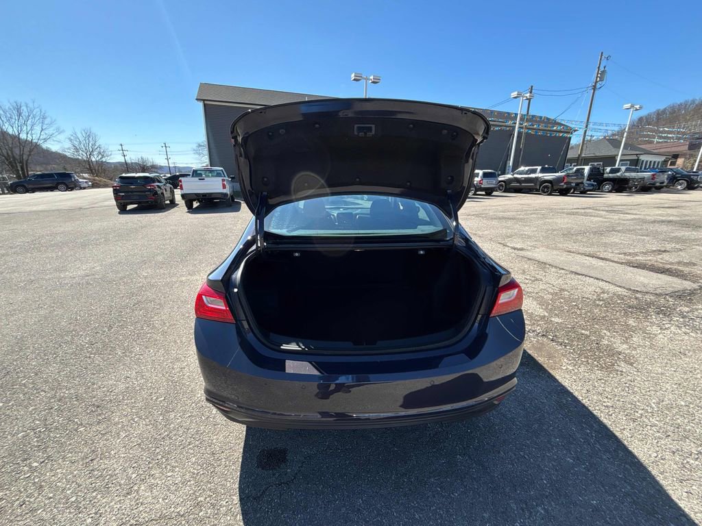 Used 2025 Chevrolet Malibu LT image 27