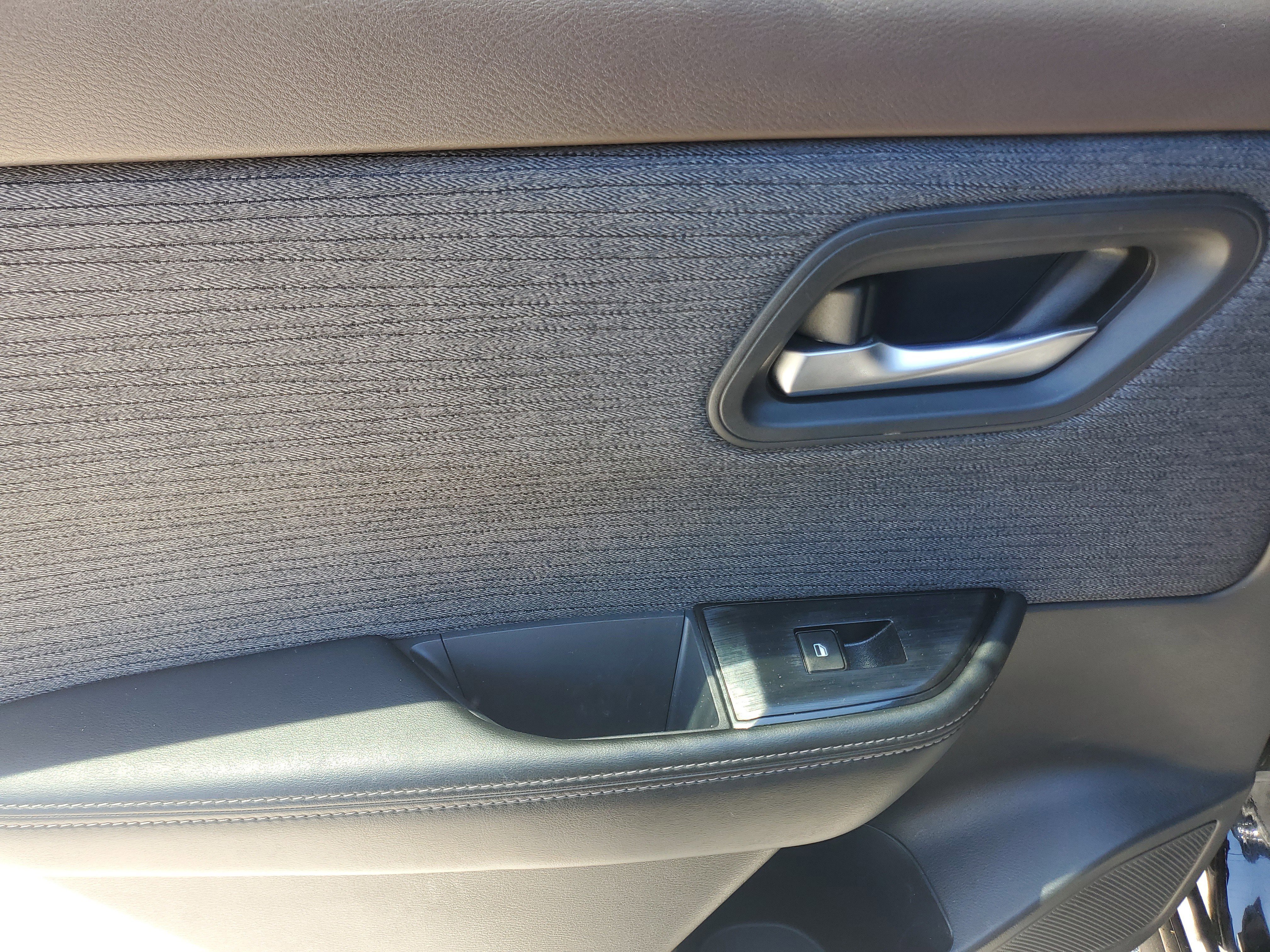 Used 2023 Nissan Rogue SV FWD image 11