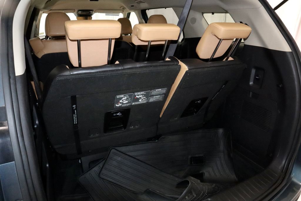 Used 2023 Kia Carnival EX FWD image 15
