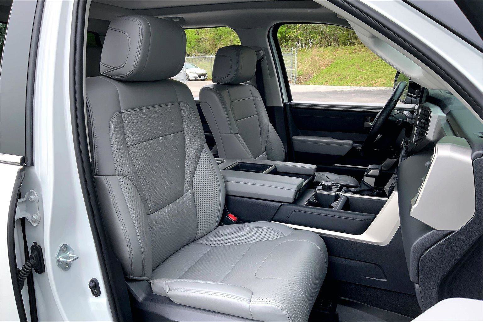 Used 2024 Toyota Tundra Limited AWD/4WD image 7