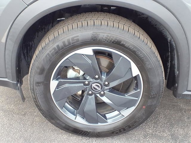 Used 2024 Nissan Rogue SV image 30
