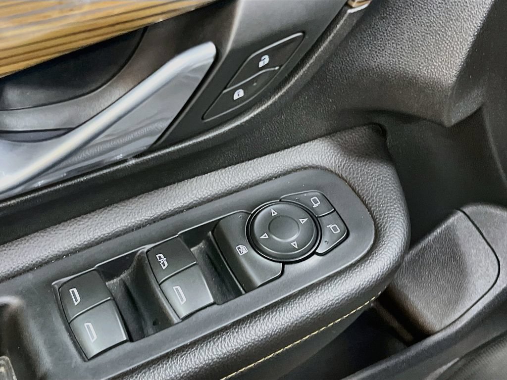 Used 2020 GMC Terrain SLE AWD/4WD image 17