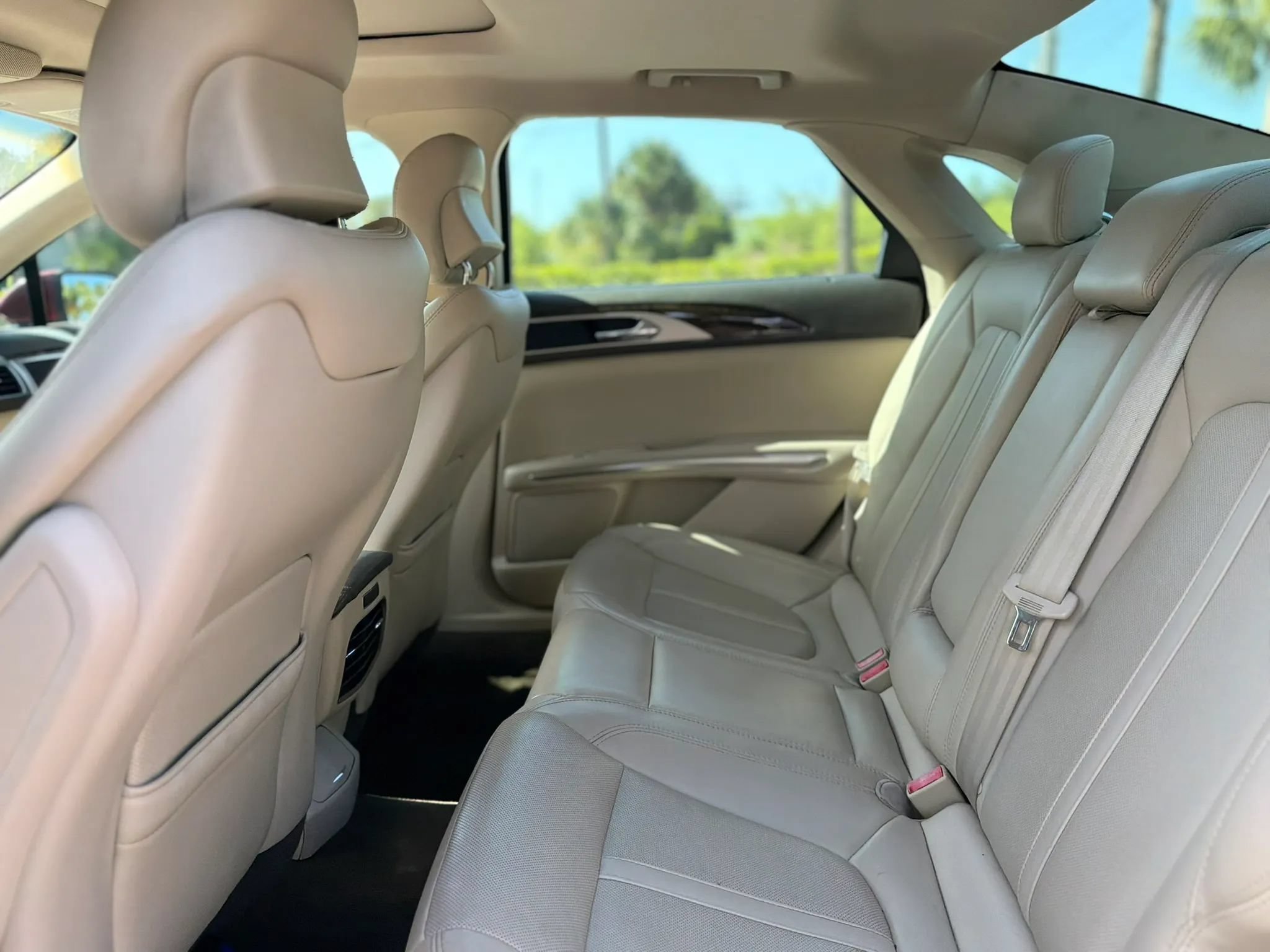 Used 2016 Lincoln MKZ w/ Equipment Group 300A Reserve FWD image 17