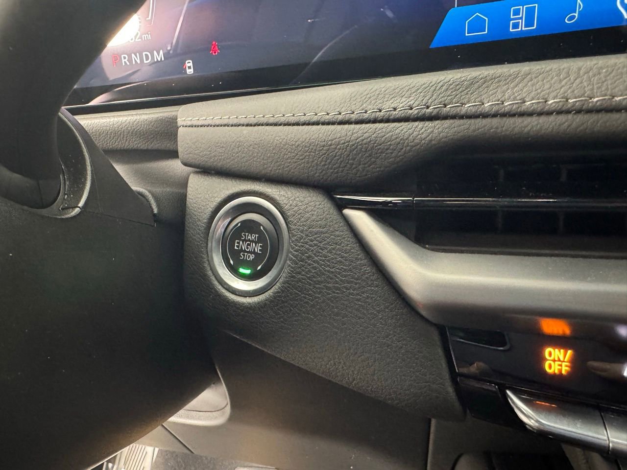 Used 2025 Cadillac XT4 Premium Luxury image 22