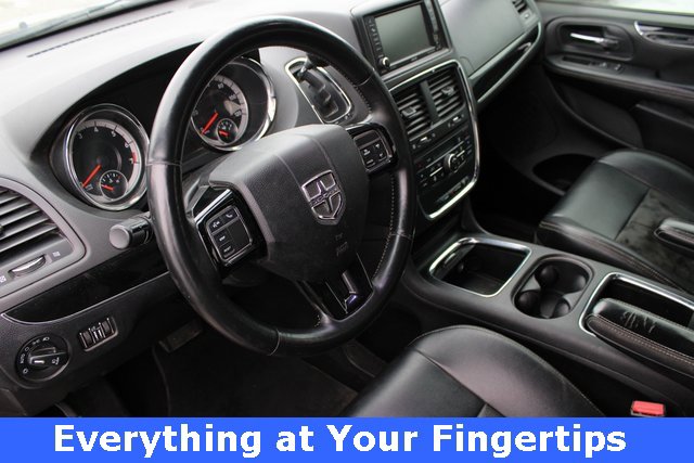 Used 2016 Dodge Grand Caravan SXT image 2