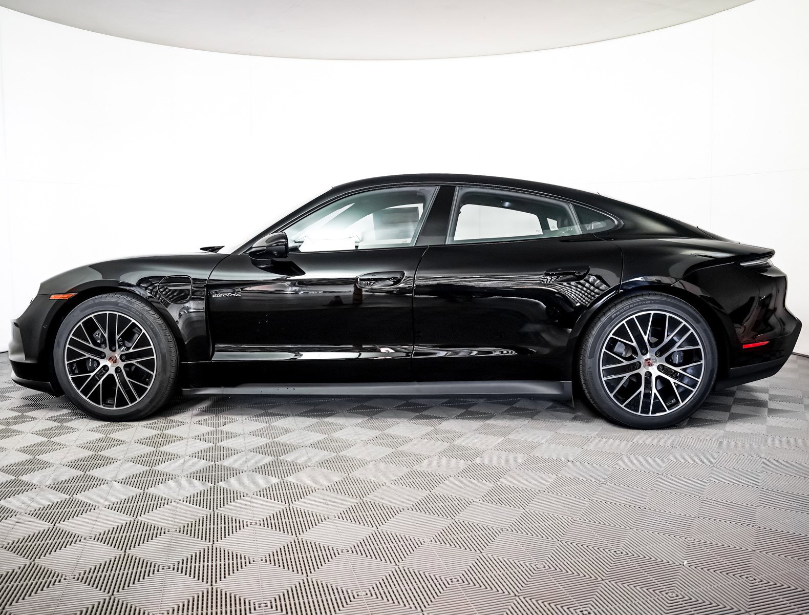 New 2026 Porsche Taycan image 2