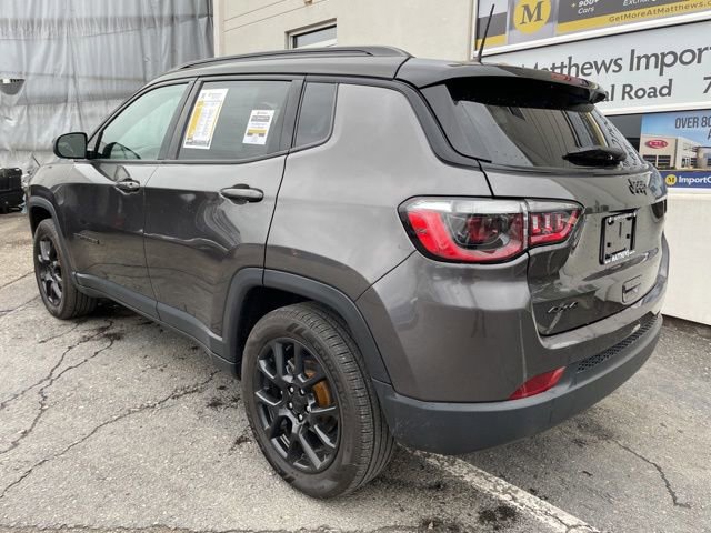 Used 2023 Jeep Compass Latitude w/ Convenience Group AWD/4WD image 3