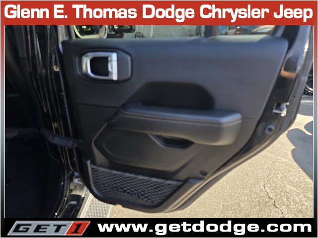 Used 2023 Jeep Wrangler Sahara image 31