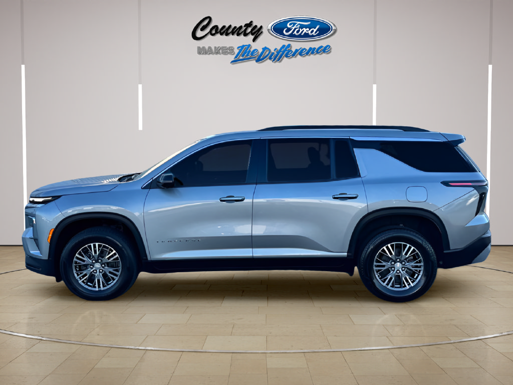 Used 2024 Chevrolet Traverse LT FWD image 3