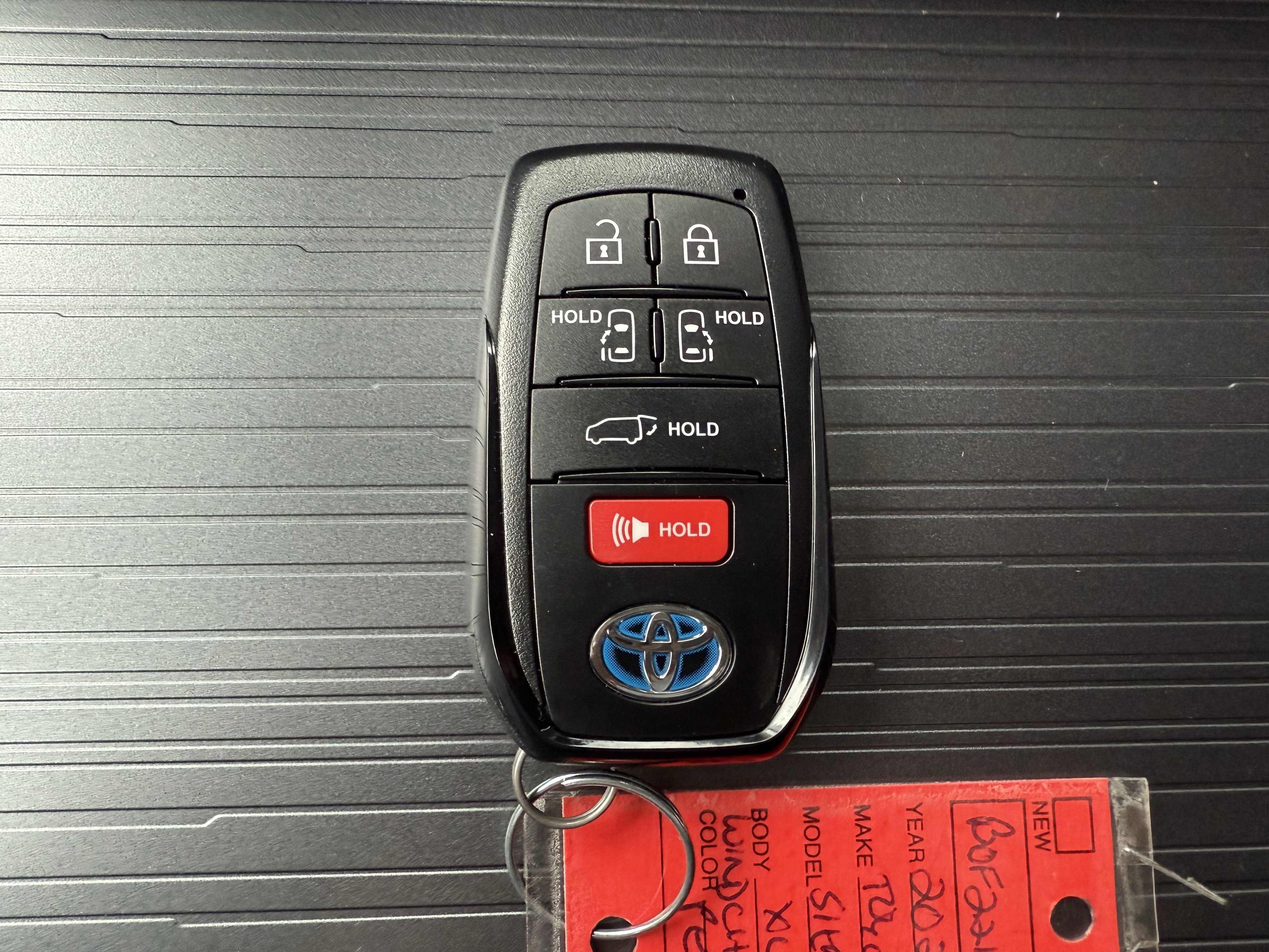New 2025 Toyota Sienna XLE w/ XLE Plus Package image 15