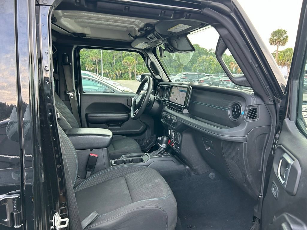 Used 2024 Jeep Wrangler Unlimited Rubicon 4xe AWD/4WD image 40