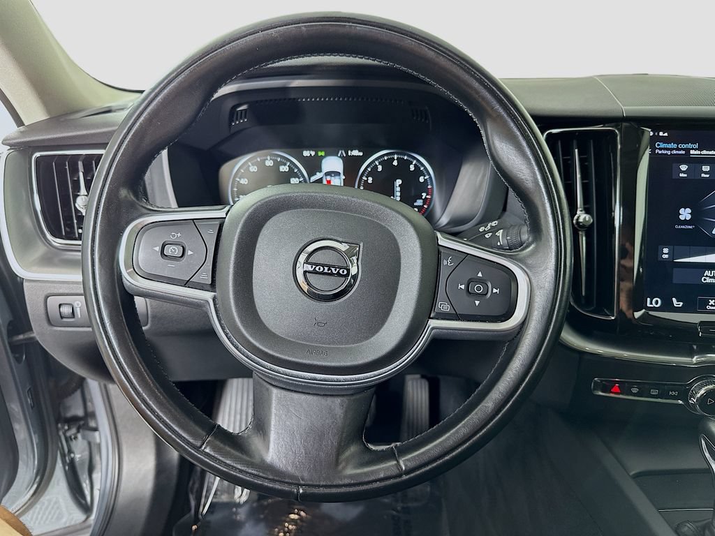 Used 2018 Volvo XC60 T5 Momentum w/ Vision Package AWD/4WD image 12