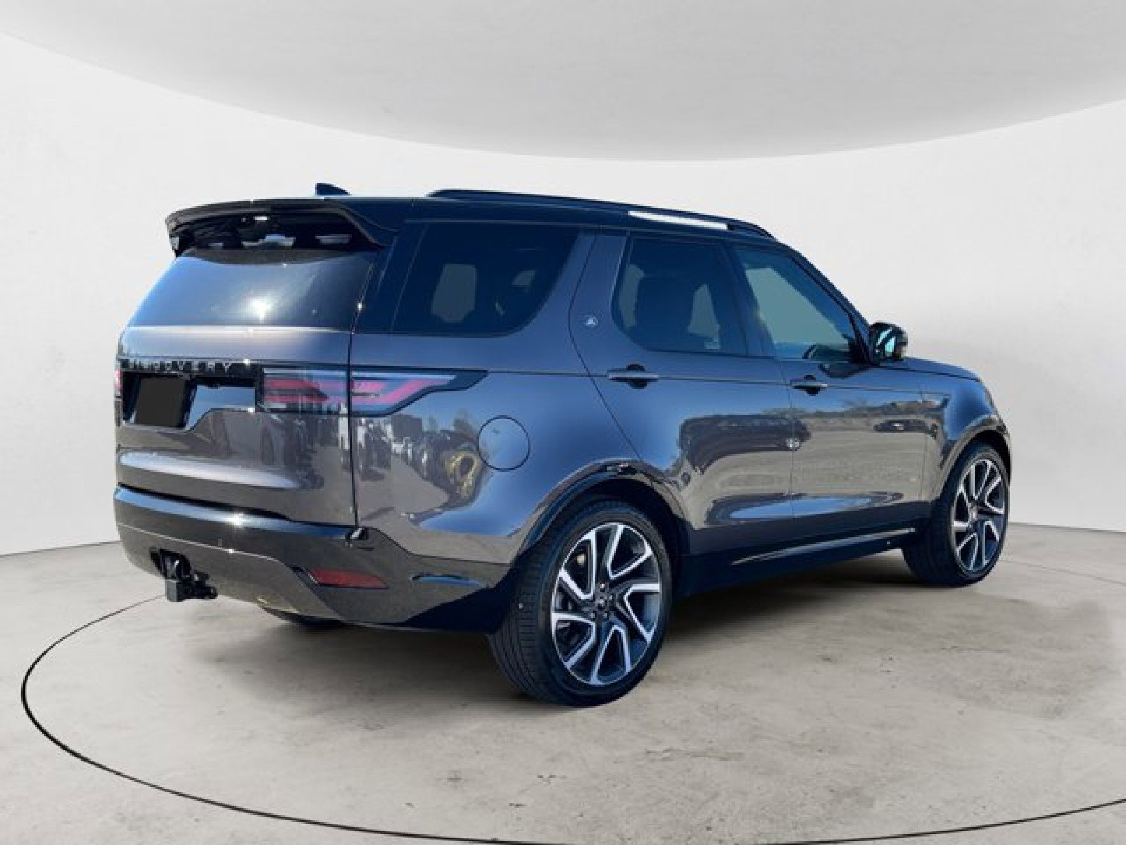 New 2025 Land Rover Discovery Dynamic SE image 4