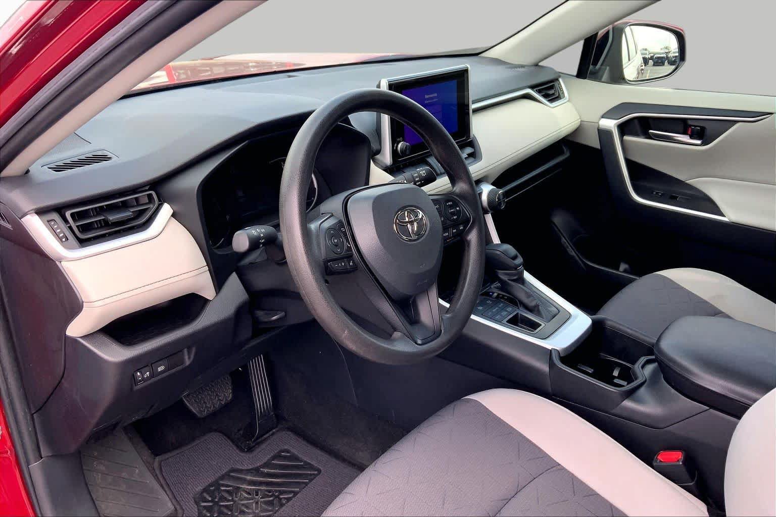 Used 2023 Toyota RAV4 XLE AWD/4WD image 18