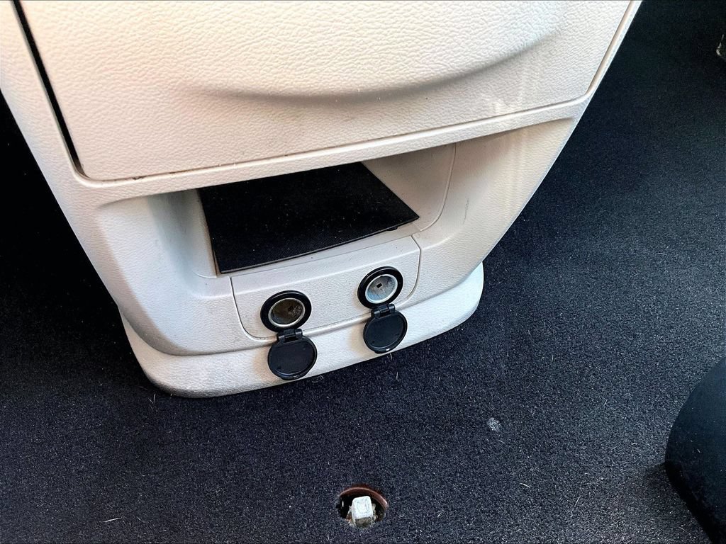 Used 2019 Dodge Grand Caravan SE FWD image 33
