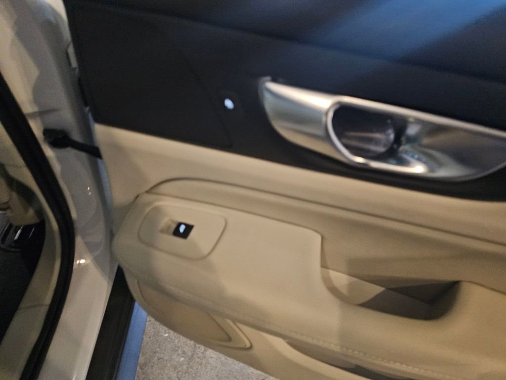 Certified 2024 Volvo V60 B5 Cross Country Plus image 10