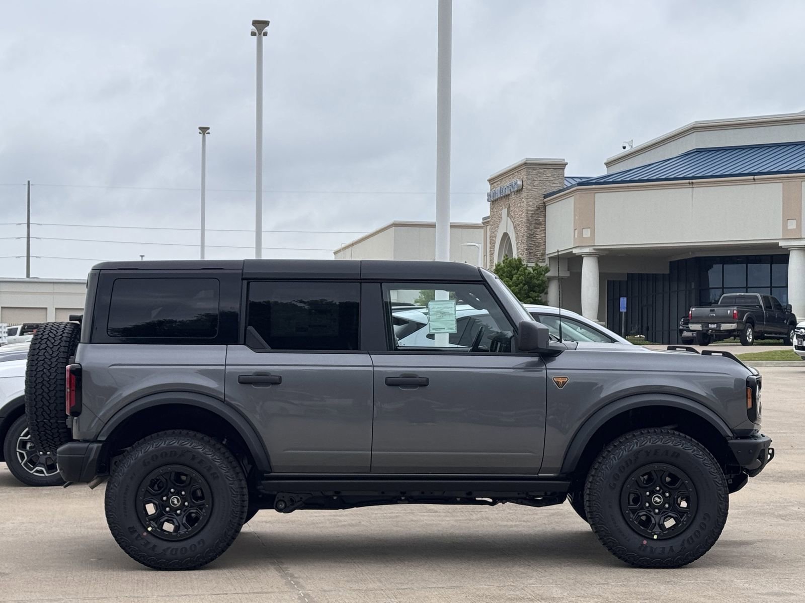 New 2026 Ford Bronco Badlands image 3