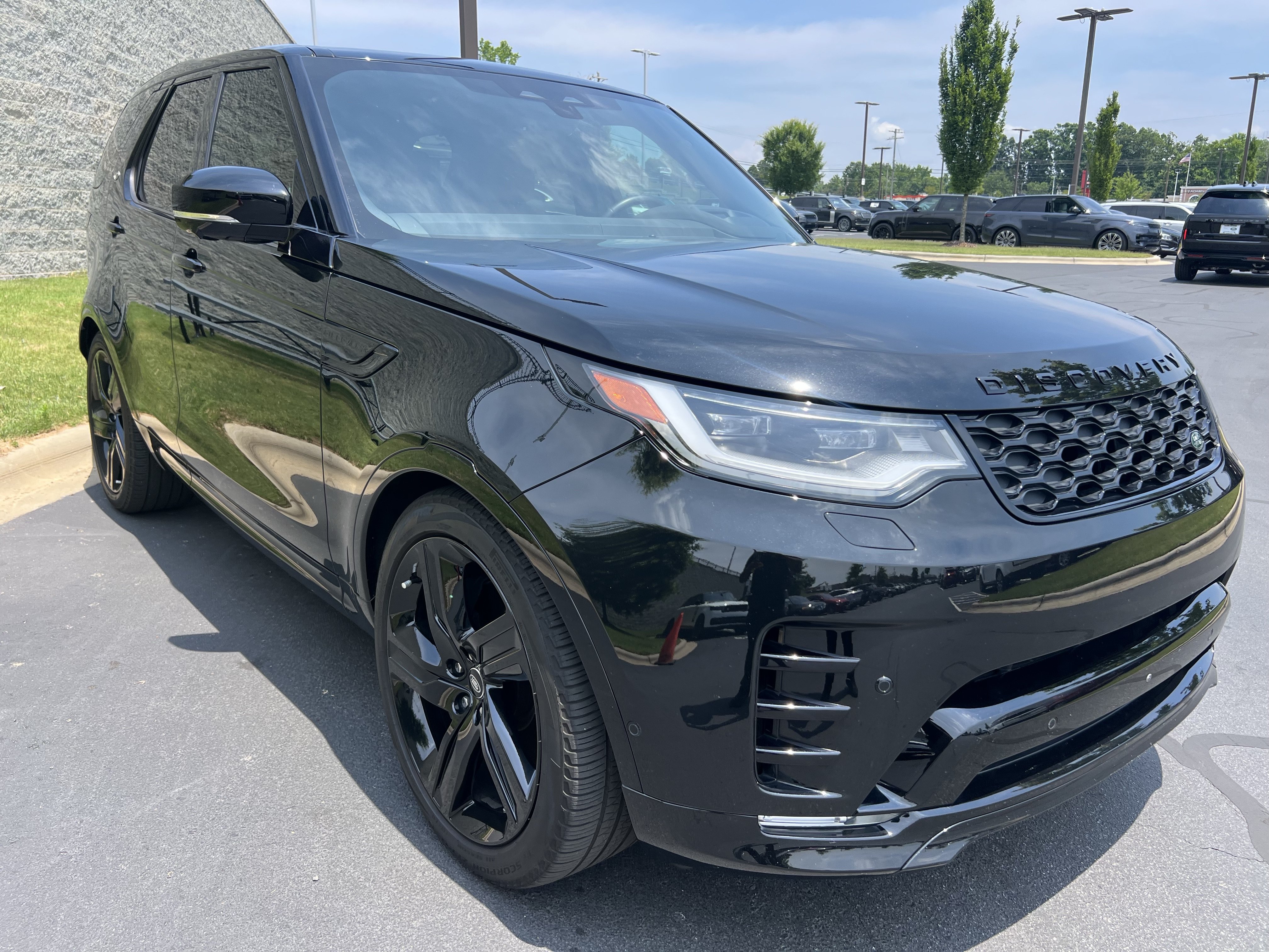 Certified 2025 Land Rover Discovery Dynamic SE AWD/4WD image 9