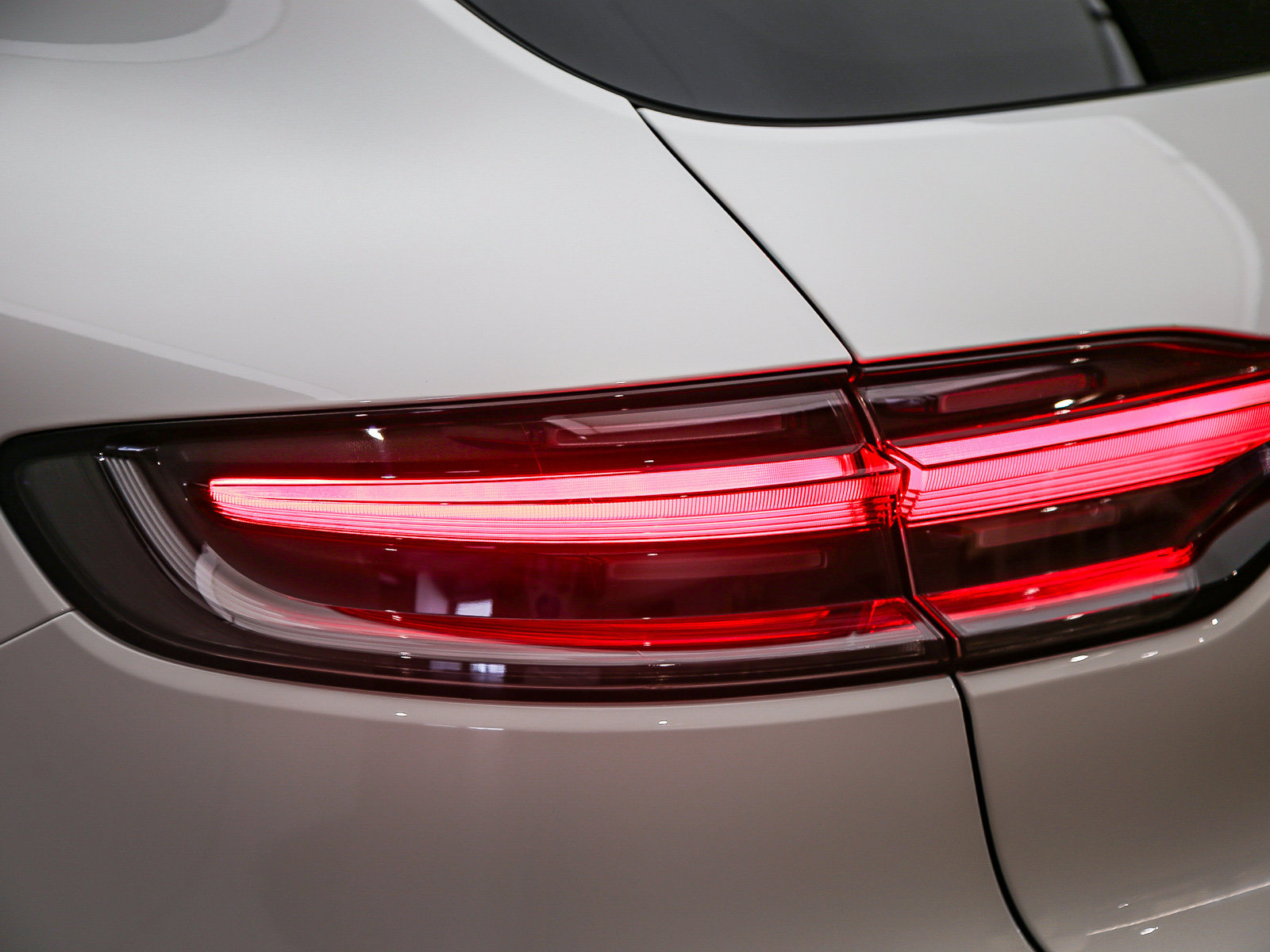 Certified 2026 Porsche Macan Turbo AWD/4WD image 15
