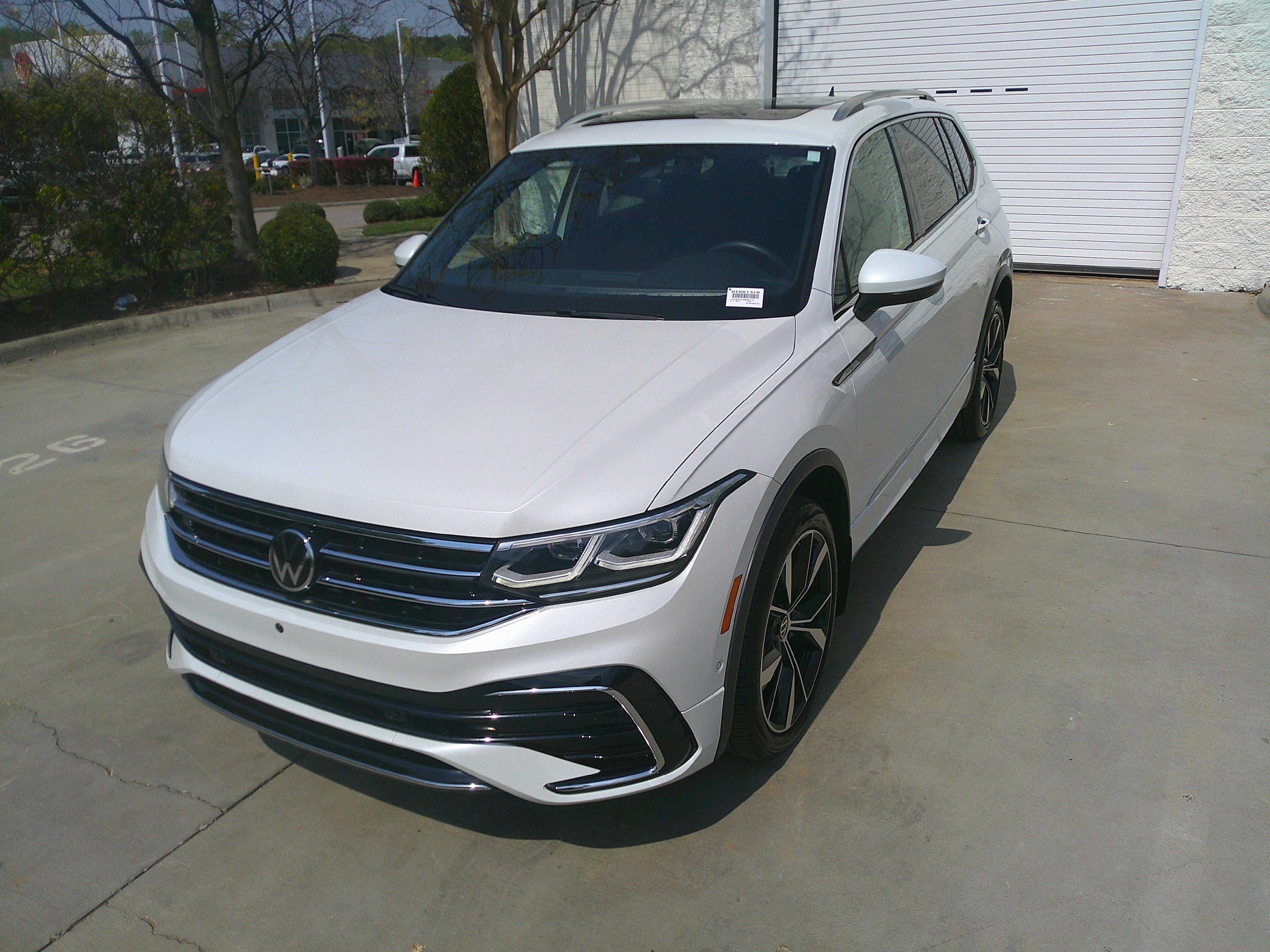 Used 2024 Volkswagen Tiguan SEL R-Line image 5