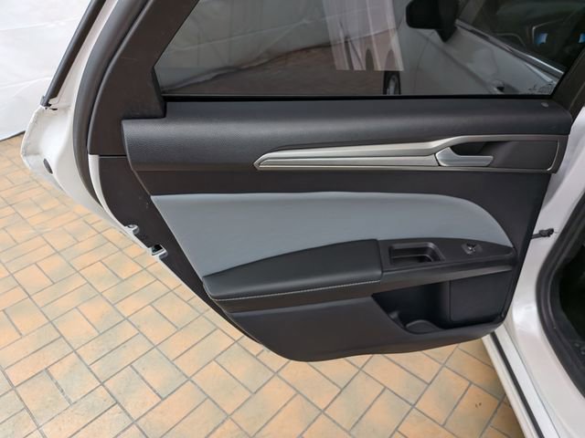 Used 2020 Ford Fusion SE image 22