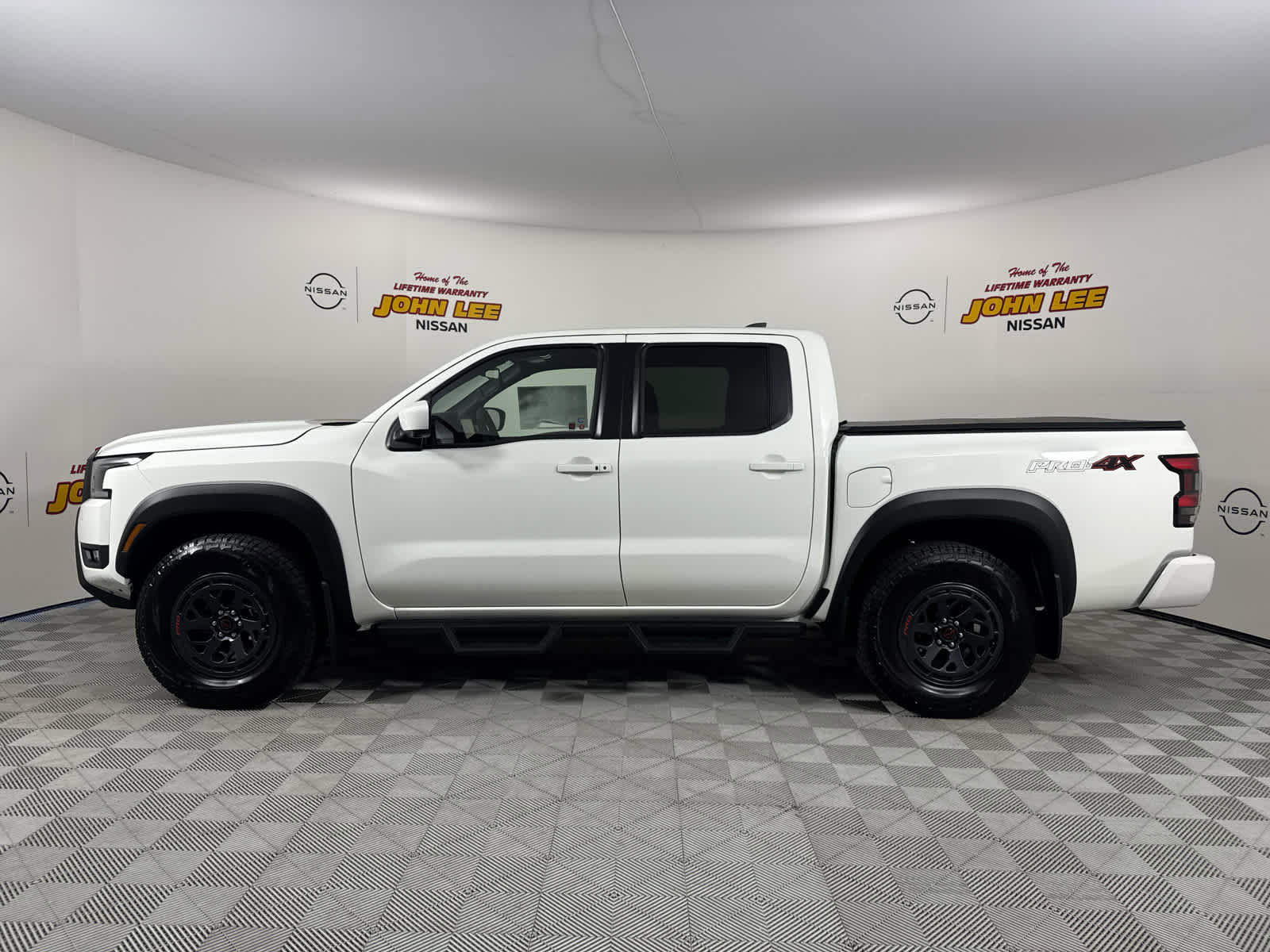 New 2026 Nissan Frontier PRO-4X w/ Pro-4x Convenience Package image 2