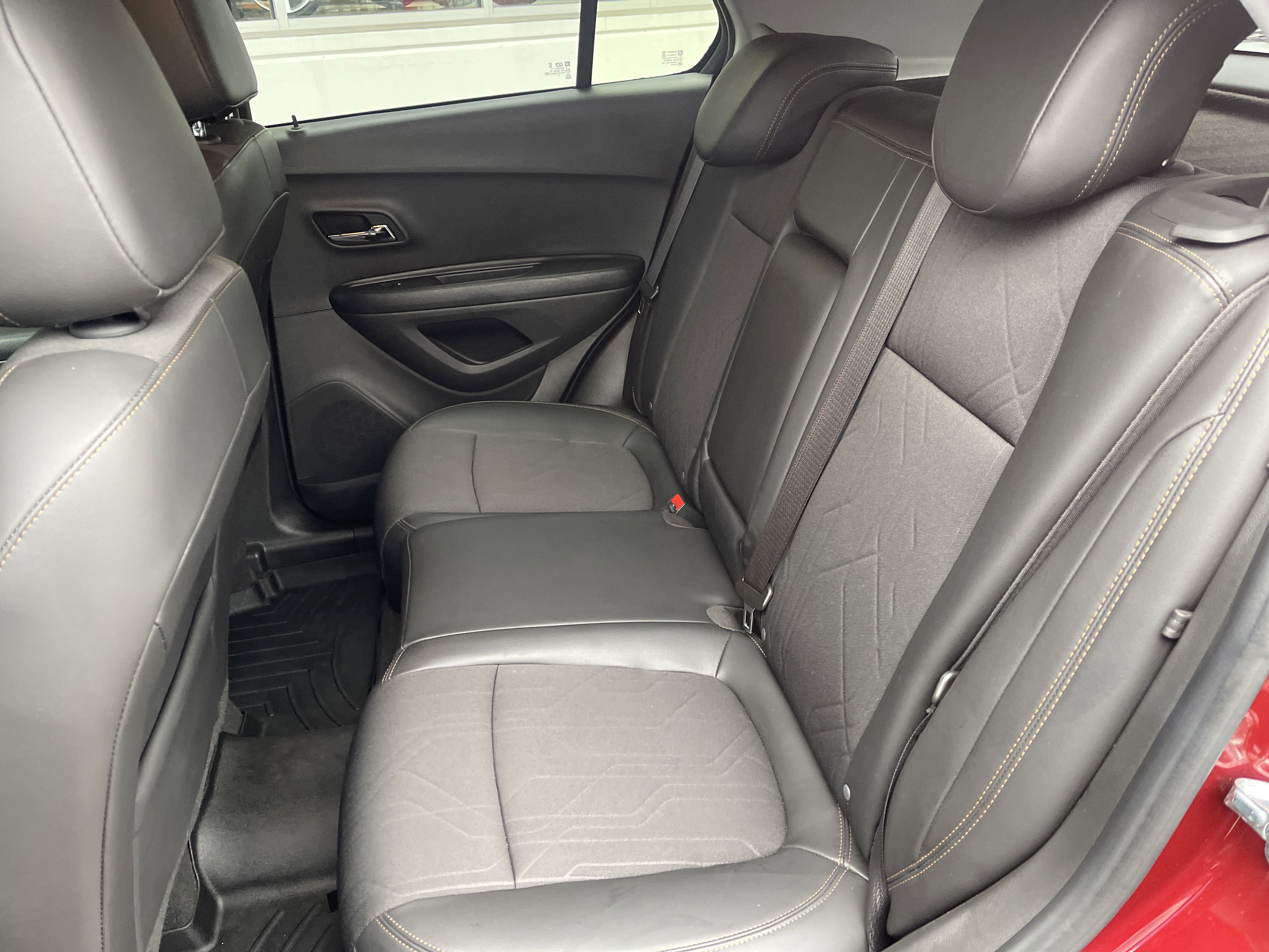 Used 2022 Chevrolet Trax LT w/ LT Convenience Package image 35