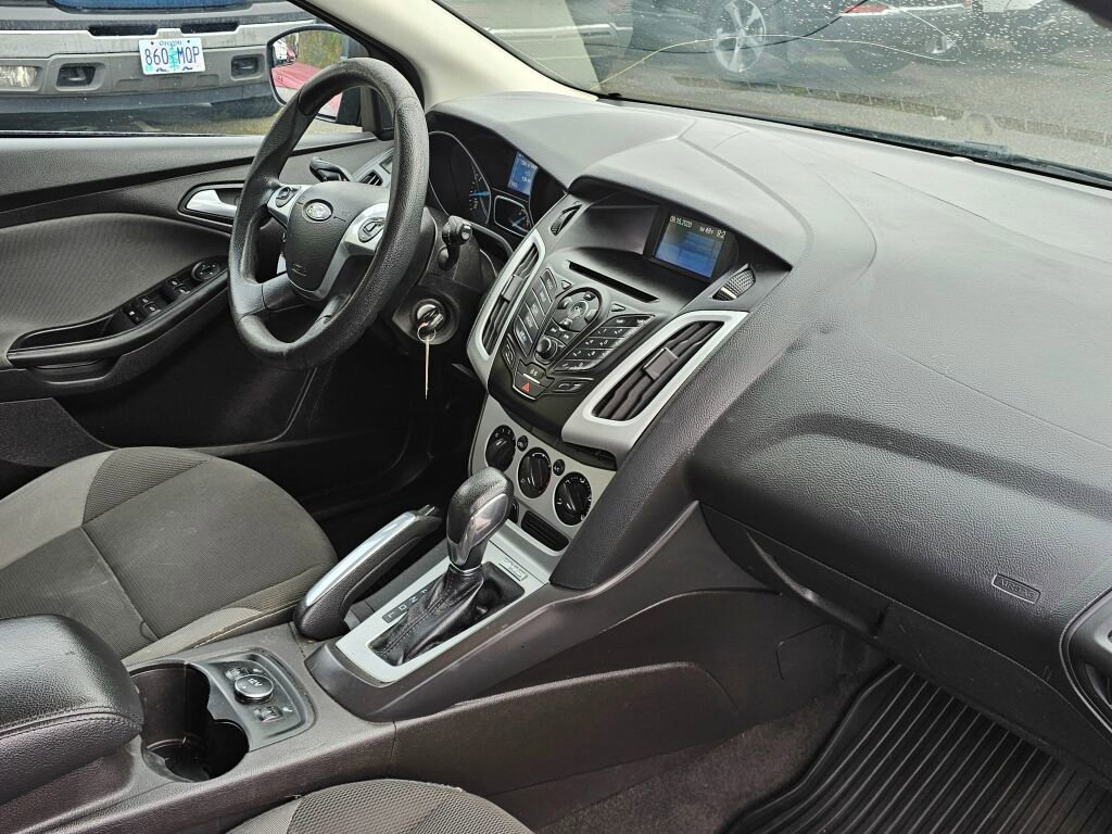Used 2014 Ford Focus SE w/ SE Winter Package image 10
