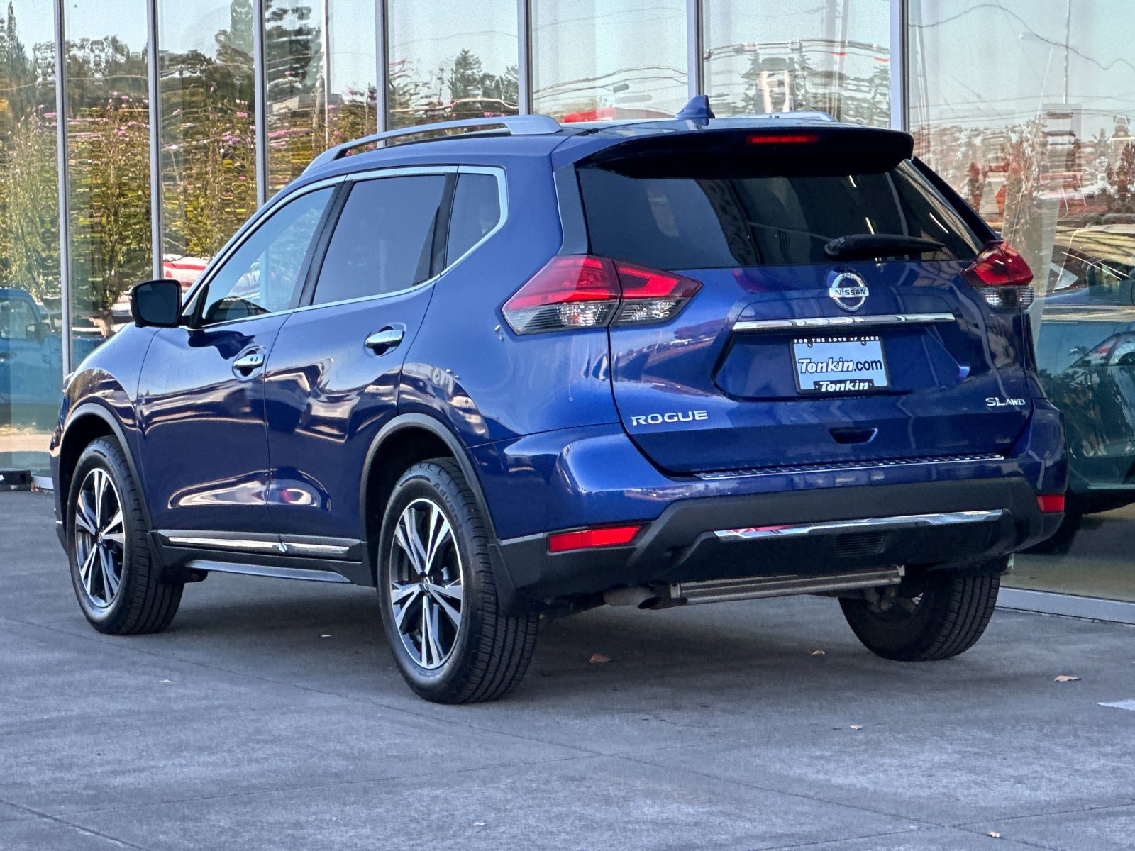 Used 2017 Nissan Rogue SL w/ SL Premium Package AWD/4WD image 6