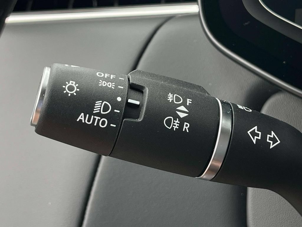 Used 2025 Land Rover Range Rover Sport SE AWD/4WD image 33