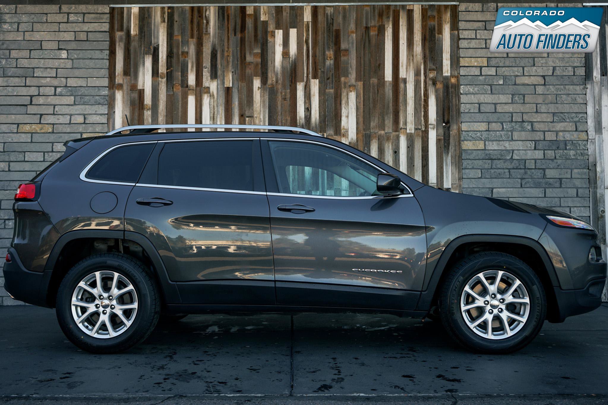 Used 2016 Jeep Cherokee Latitude w/ Cold Weather Group AWD/4WD image 8