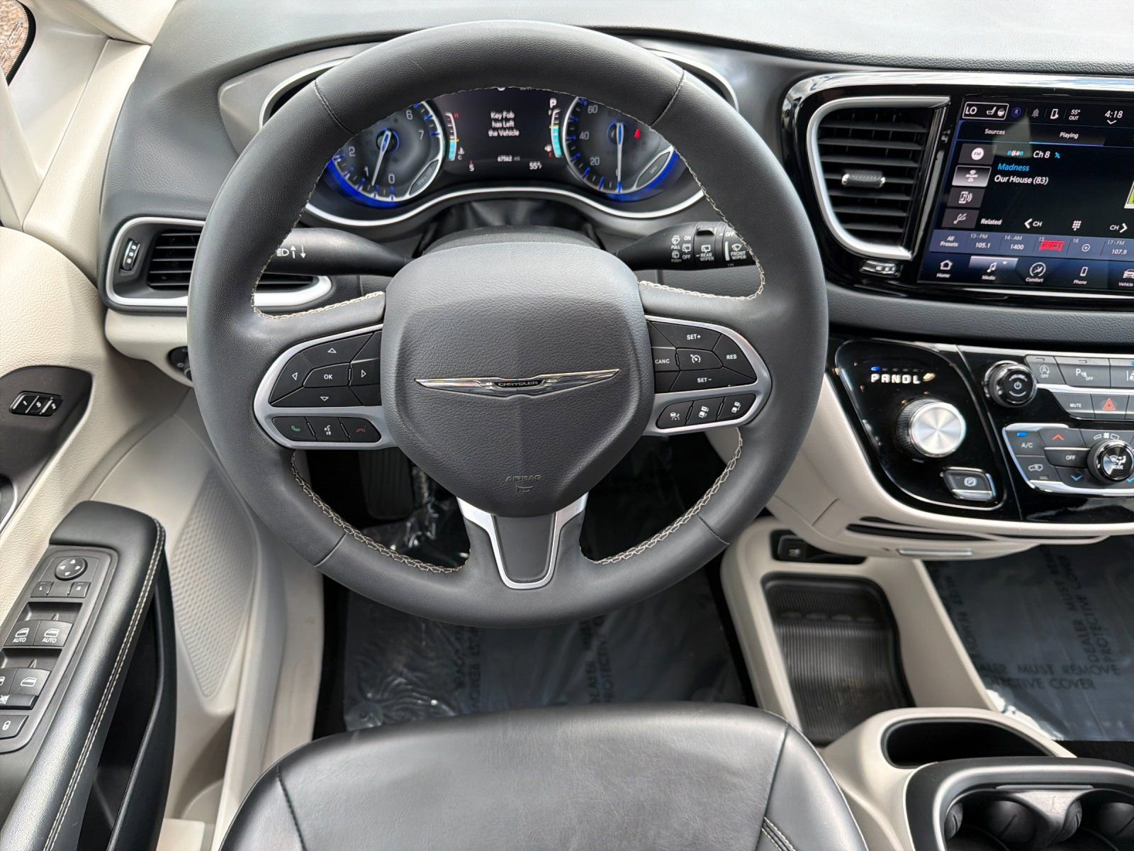 Used 2023 Chrysler Pacifica Touring-L FWD image 14