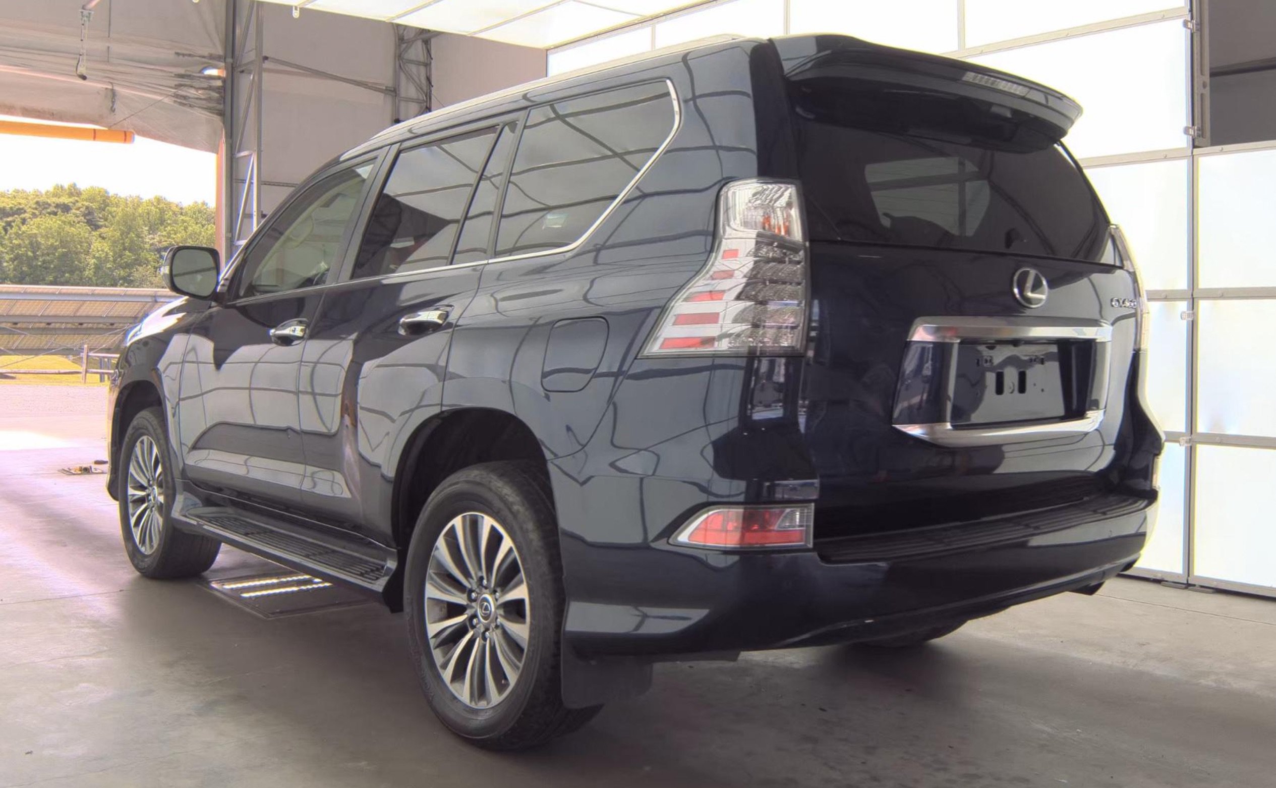 Used 2020 Lexus GX 460 Luxury w/ Accessory Package AWD/4WD image 4
