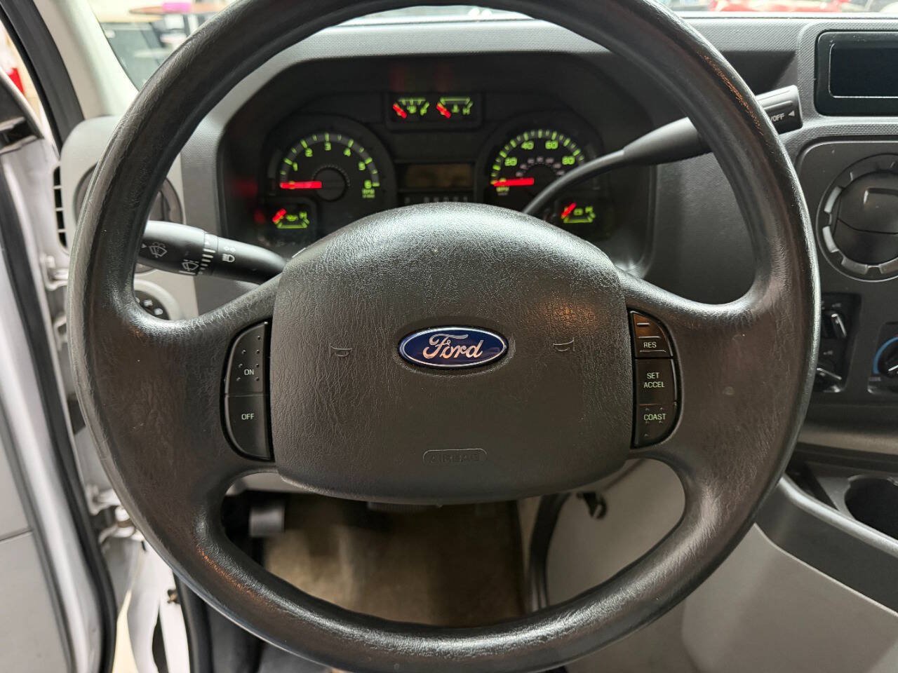 Used 2014 Ford E-350 and Econoline 350 XLT RWD image 17