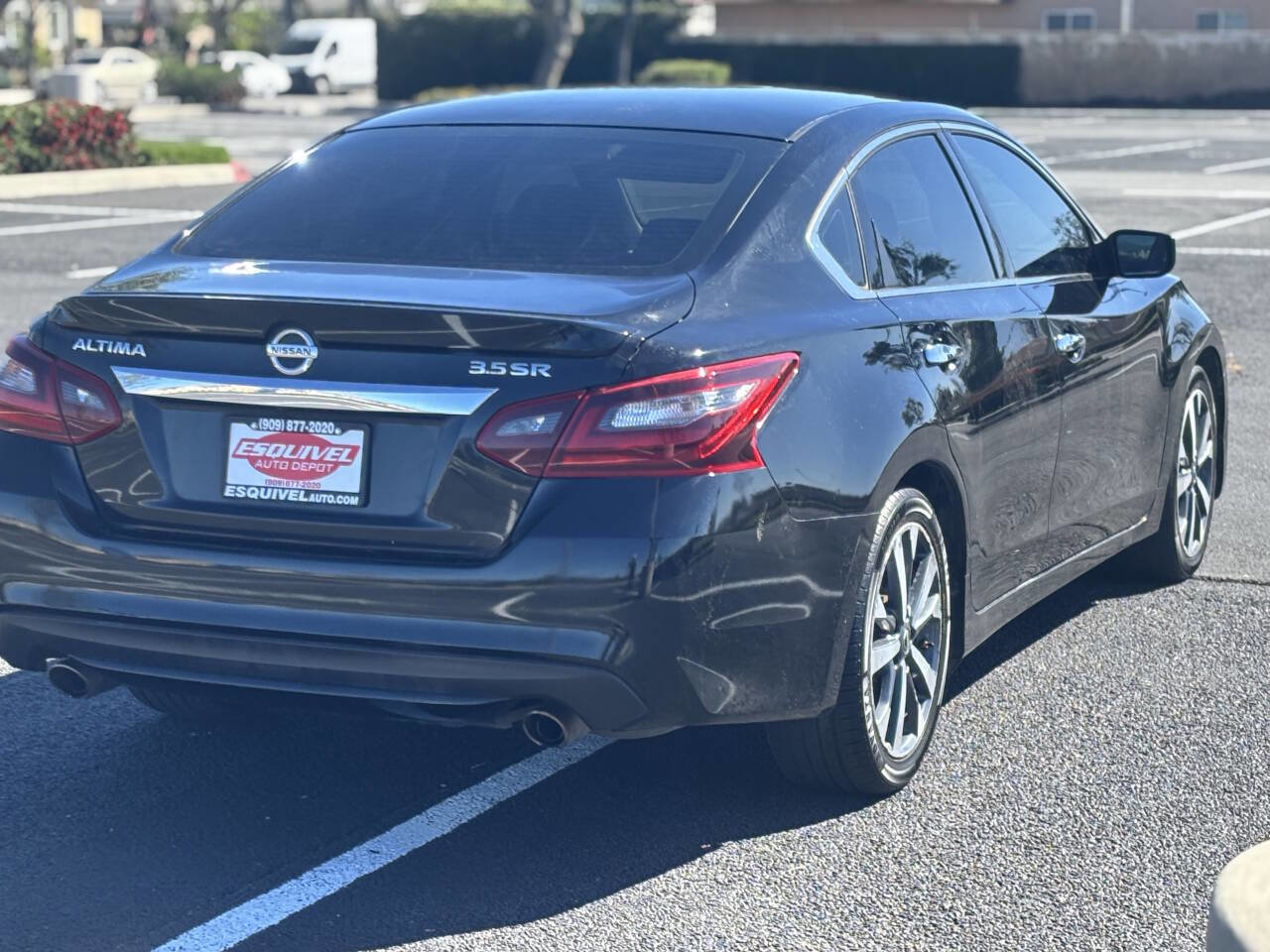 Used 2017 Nissan Altima 3.5 SR image 5