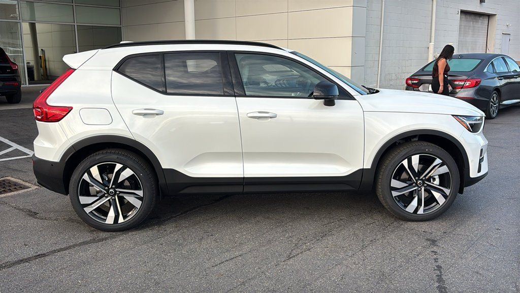 New 2026 Volvo XC40 B5 Plus w/ Protection Package Premier AWD/4WD image 27