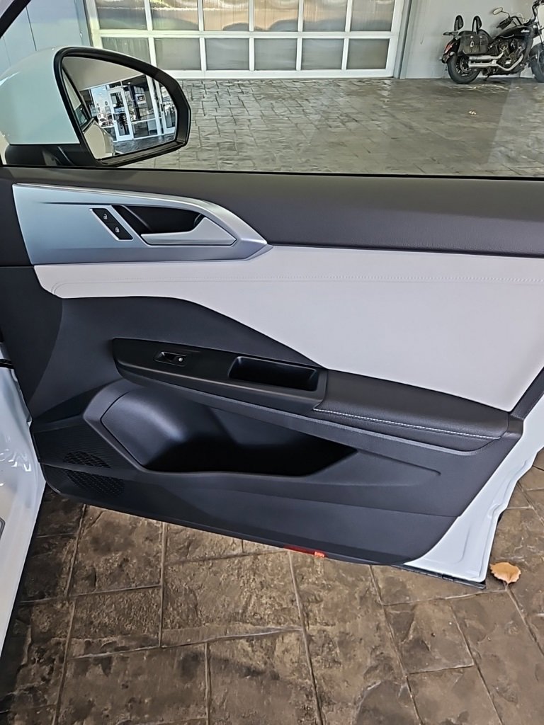 New 2026 Volkswagen Taos SE image 11