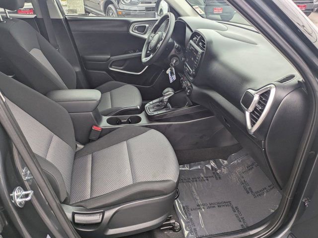 Used 2025 Kia Soul LX w/ LX Technology Package image 5