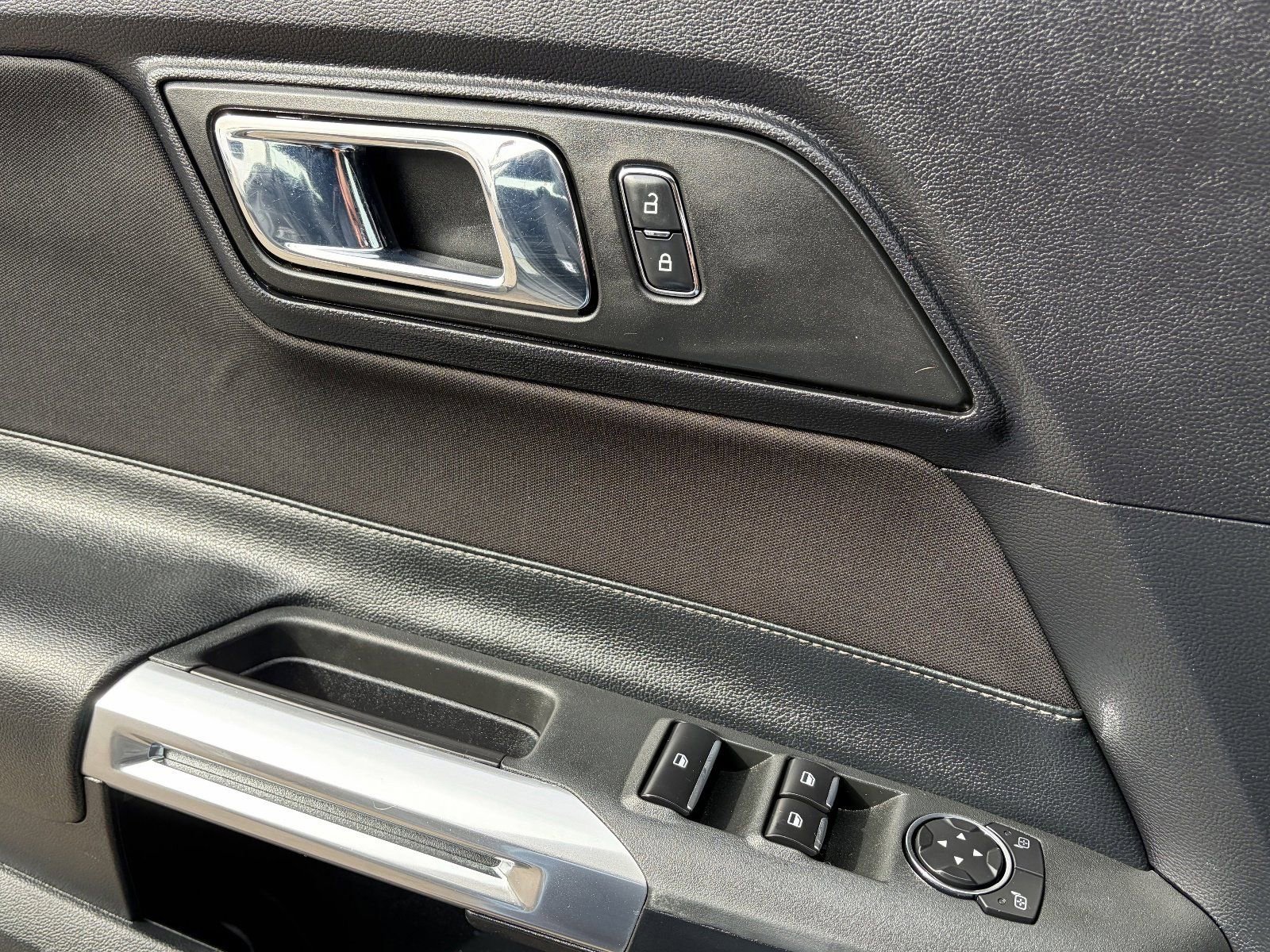 Used 2016 Ford Mustang Convertible image 24