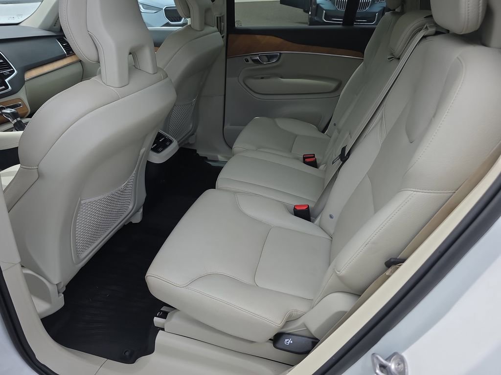 Used 2022 Volvo XC90 T5 Momentum w/ Advanced Package image 10