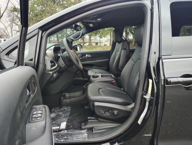 New 2026 Chrysler Pacifica Select w/ S Appearance Package FWD image 7